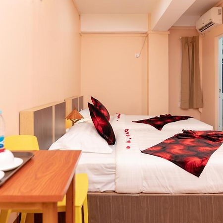 Hotel Chicago Yangon Luaran gambar