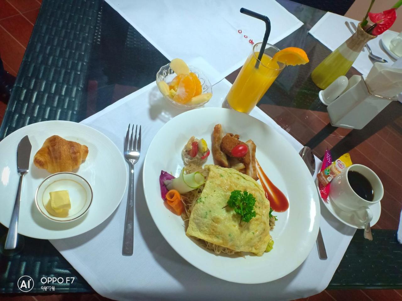 Hotel Chicago Yangon Luaran gambar