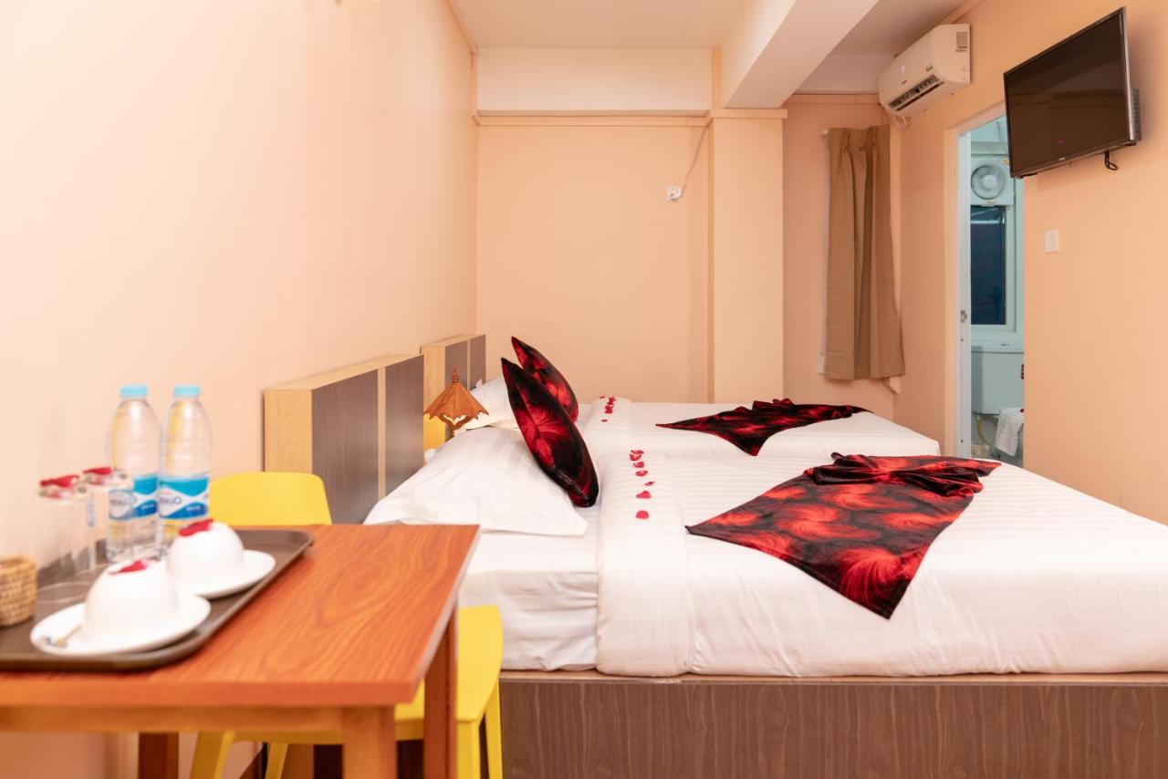 Hotel Chicago Yangon Luaran gambar