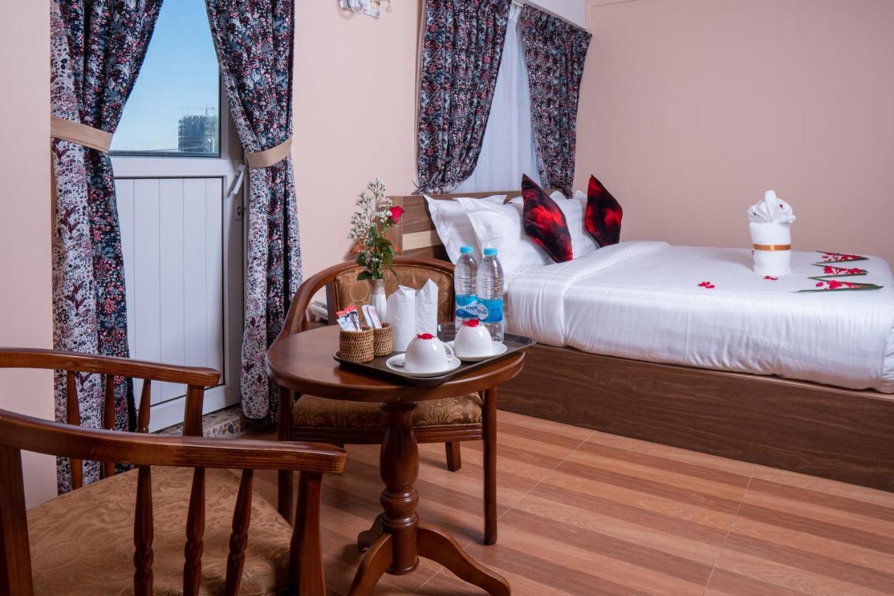 Hotel Chicago Yangon Luaran gambar