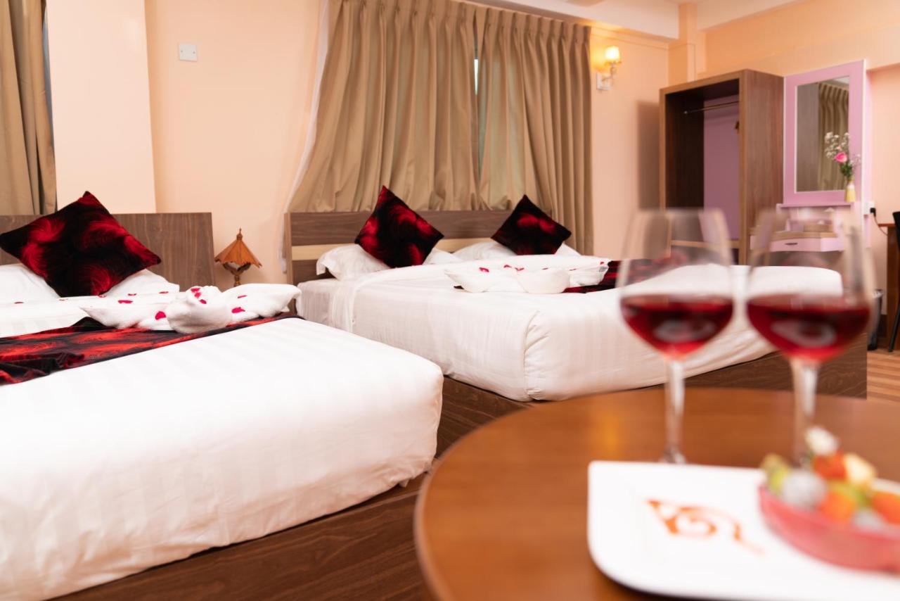 Hotel Chicago Yangon Luaran gambar