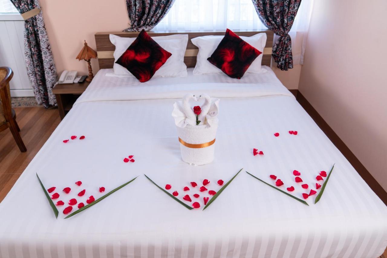 Hotel Chicago Yangon Luaran gambar