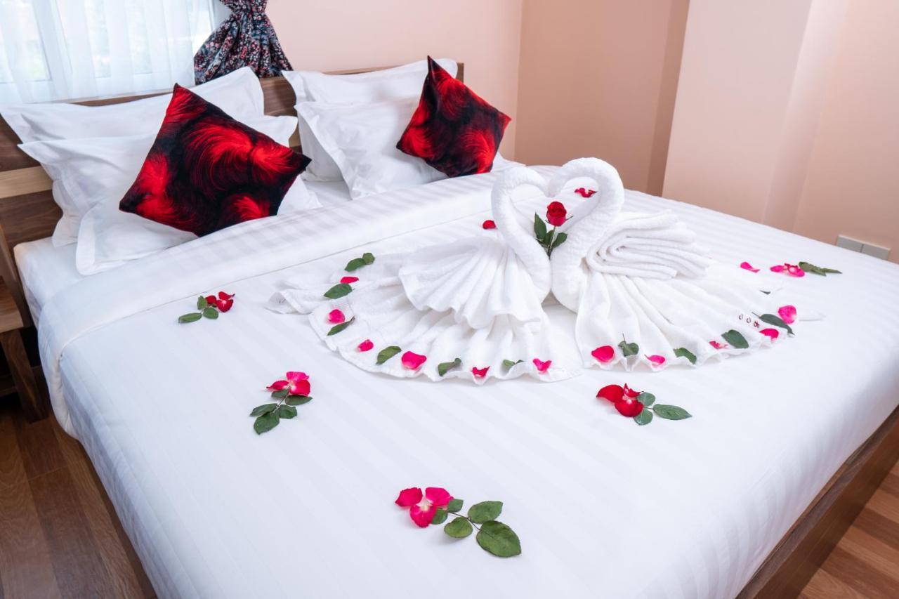 Hotel Chicago Yangon Luaran gambar
