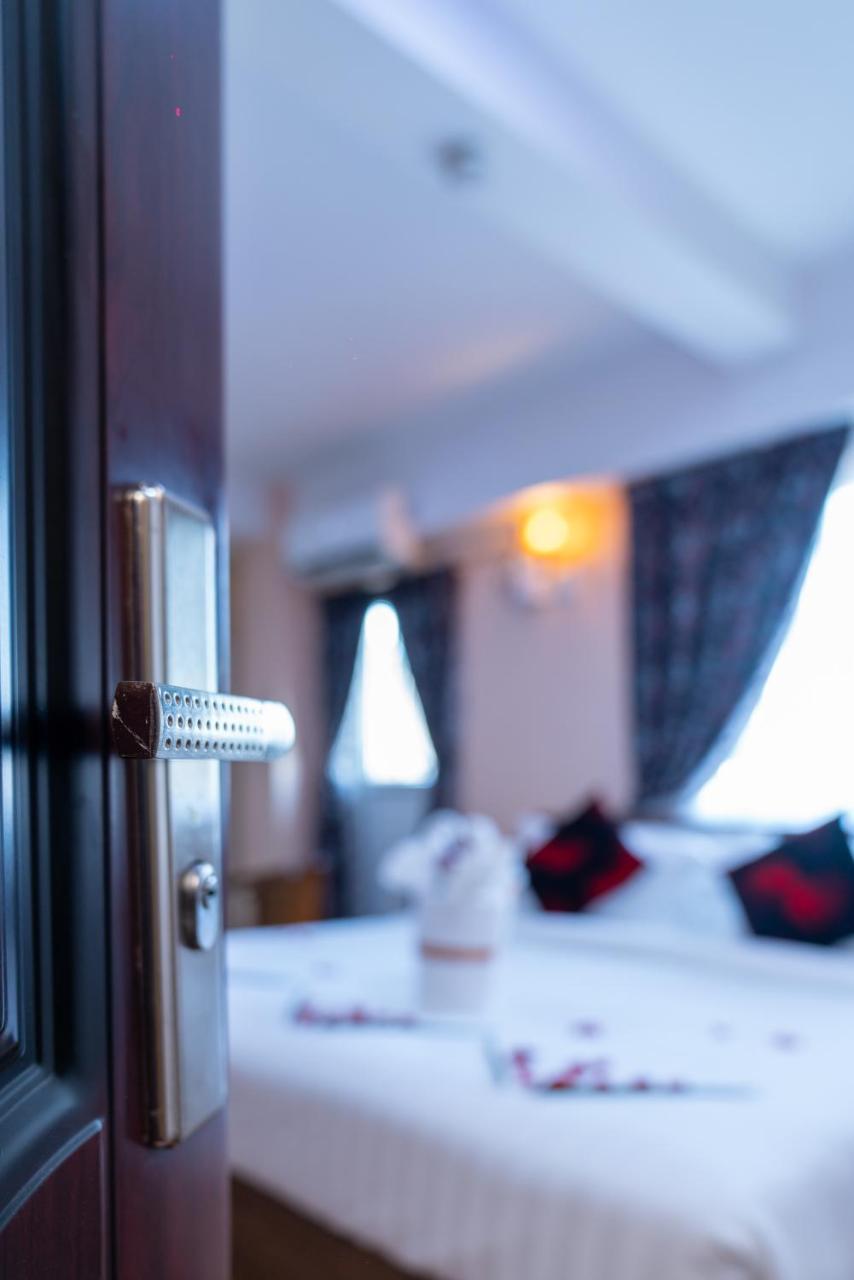 Hotel Chicago Yangon Luaran gambar