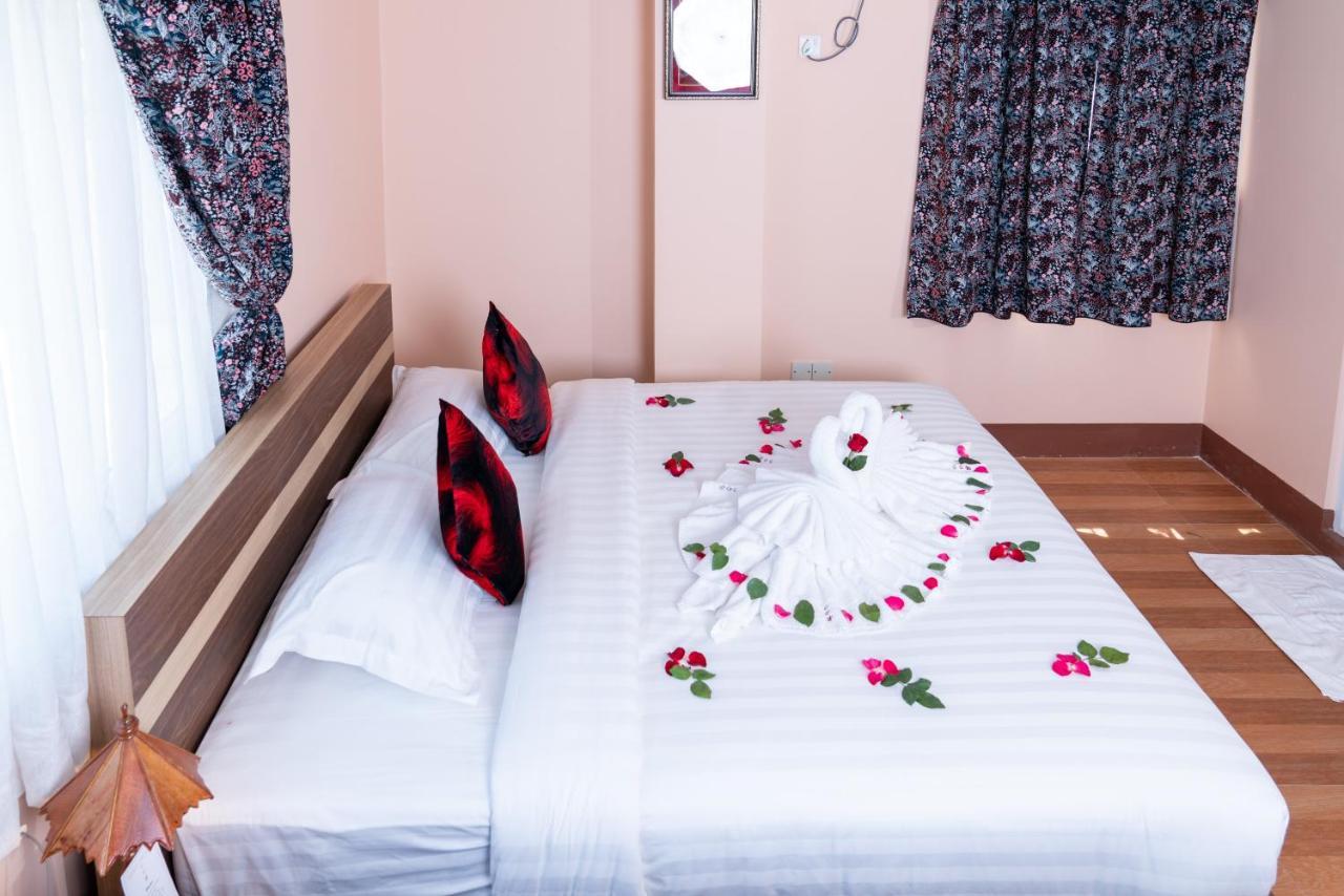 Hotel Chicago Yangon Luaran gambar